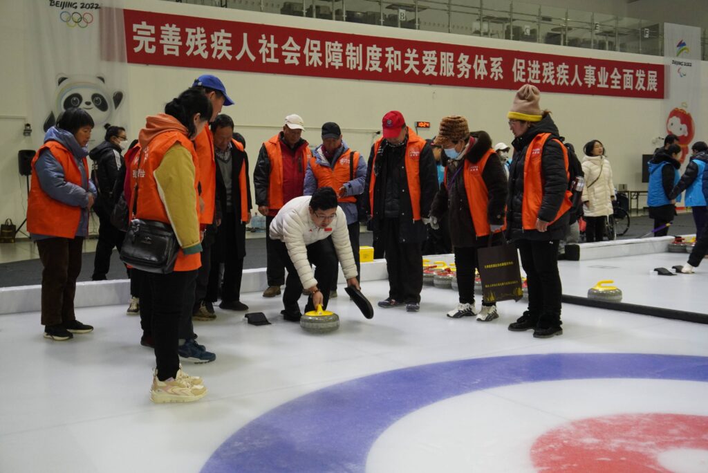 共享成果  体验快乐 ——纪念北京冬残奥会成功举办两周年冰上体验活动在中国残疾人体育运动管理中心举办